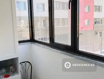 1-комнатная квартира, этаж 2 из 13, 40 м², миниатюра 2