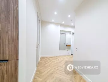 1-комнатная квартира, этаж 11 из 12, 54 м², миниатюра 2