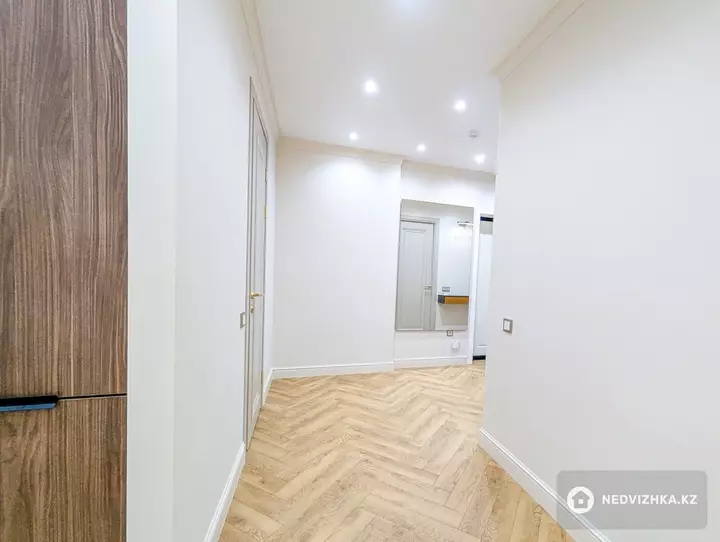 1-комнатная квартира, этаж 11 из 12, 54 м², фотография 2