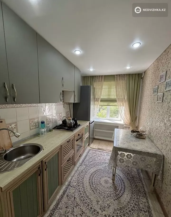 3-комнатная квартира, этаж 3 из 5, 70 м², фотография 4