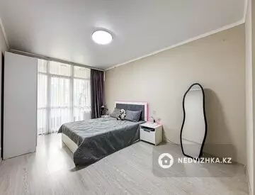 2-комнатная квартира, этаж 7 из 10, 70 м², миниатюра 1