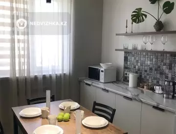 1-комнатная квартира, этаж 10 из 12, 50 м², Посуточно, миниатюра 6