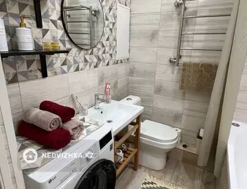 1-комнатная квартира, этаж 10 из 12, 50 м², Посуточно, миниатюра 10