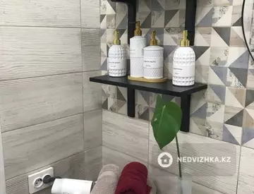 1-комнатная квартира, этаж 10 из 12, 50 м², Посуточно, миниатюра 11
