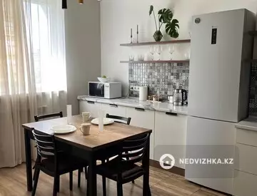 1-комнатная квартира, этаж 10 из 12, 50 м², Посуточно, миниатюра 12