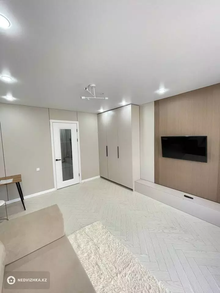 2-комнатная квартира, этаж 6 из 12, 38 м², фотография 2