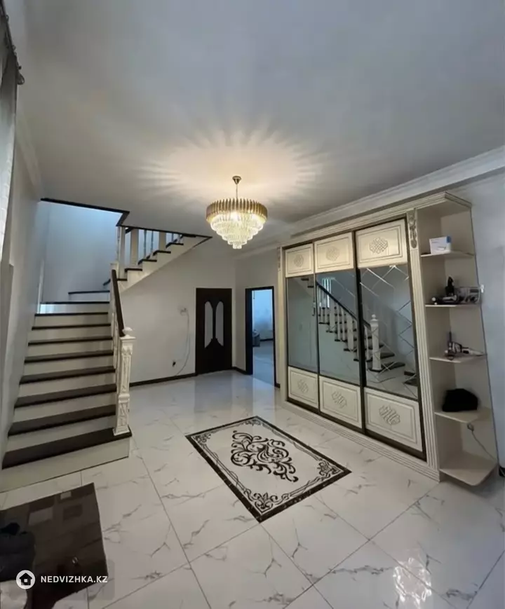 6-комнатный дом, 6 соток, 380 м²