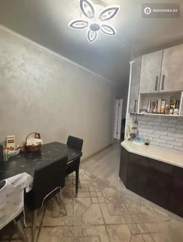 2-комнатная квартира, этаж 8 из 9, 59 м², фотография 2