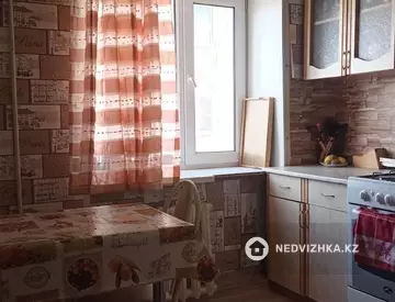 3-комнатная квартира, этаж 2 из 4, 42 м², миниатюра 1