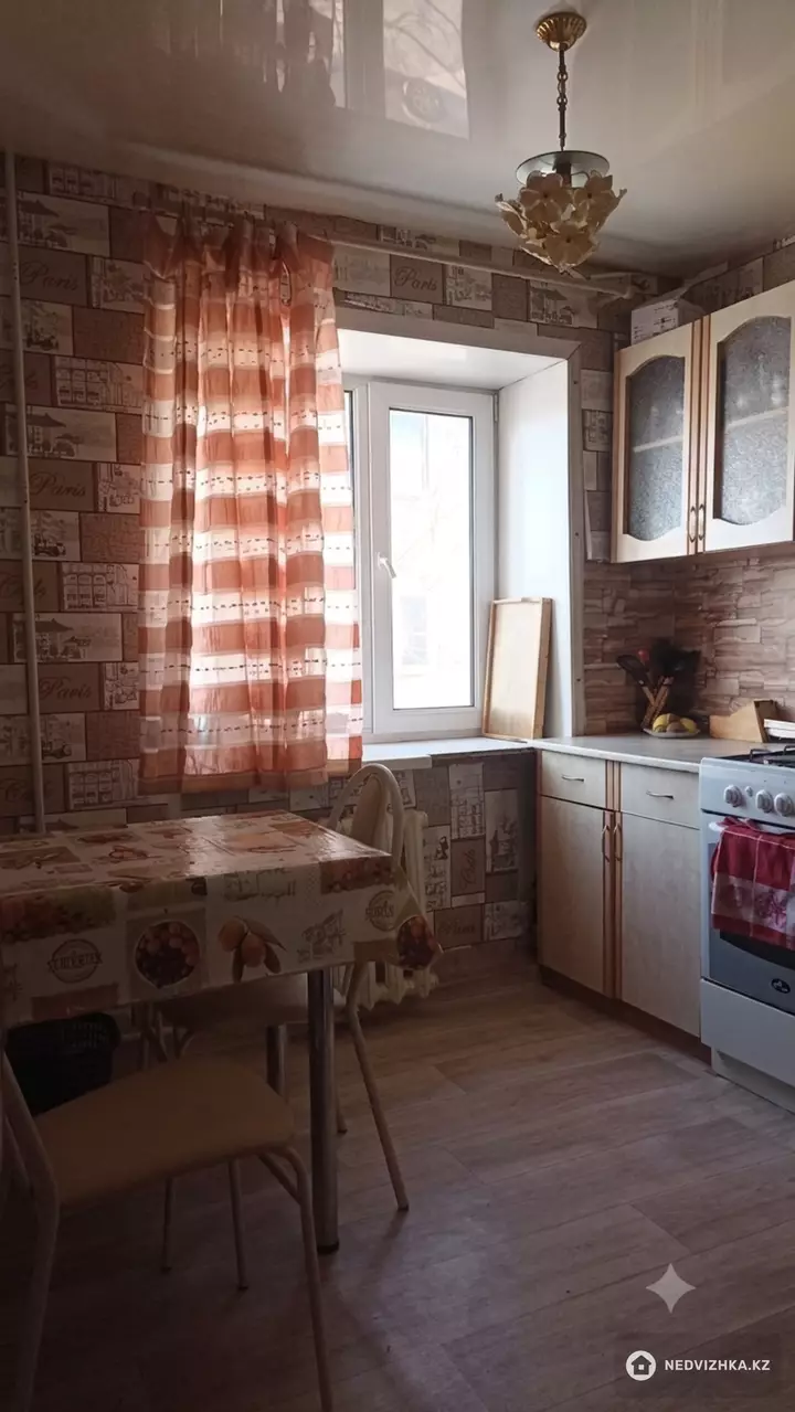 3-комнатная квартира, этаж 2 из 4, 42 м²