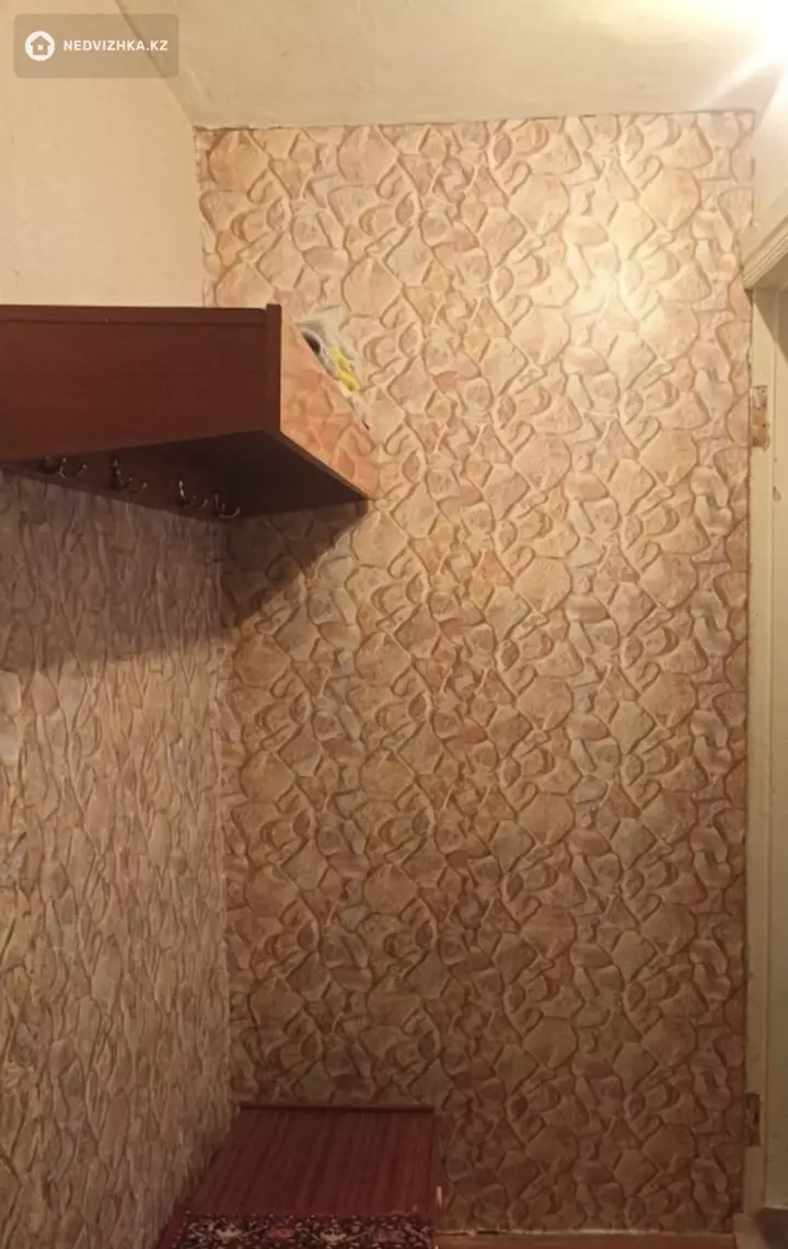 3-комнатная квартира, этаж 2 из 4, 42 м², фотография 3
