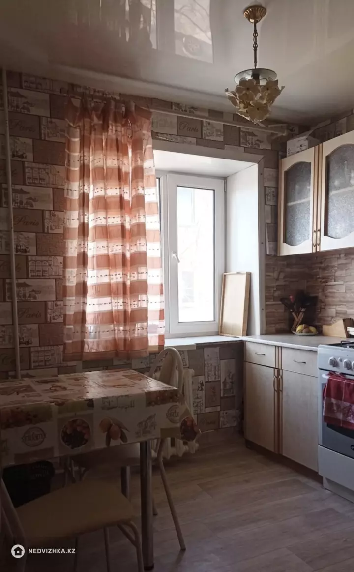 3-комнатная квартира, этаж 2 из 4, 42 м², фотография 2