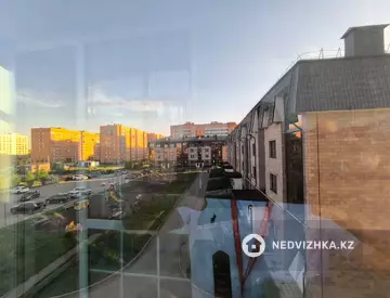 5-комнатная квартира, этаж 3 из 4, 132 м², миниатюра 2