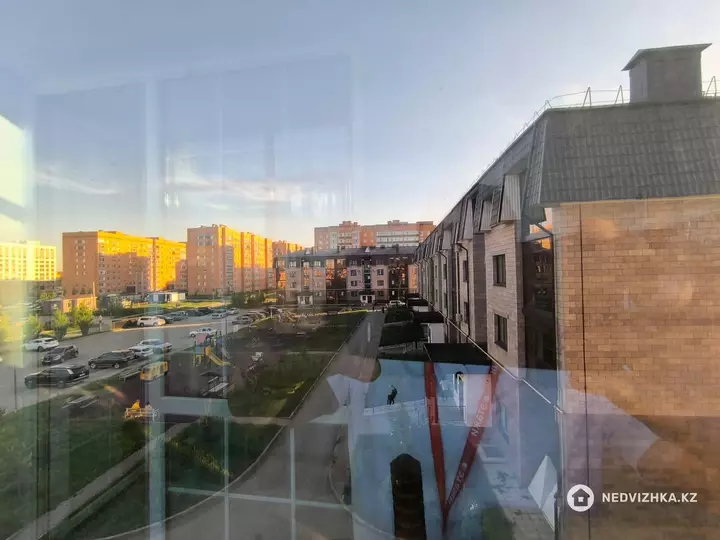 5-комнатная квартира, этаж 3 из 4, 132 м², фотография 2