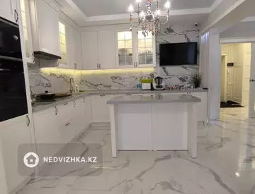 5-комнатная квартира, этаж 3 из 4, 132 м², миниатюра 9