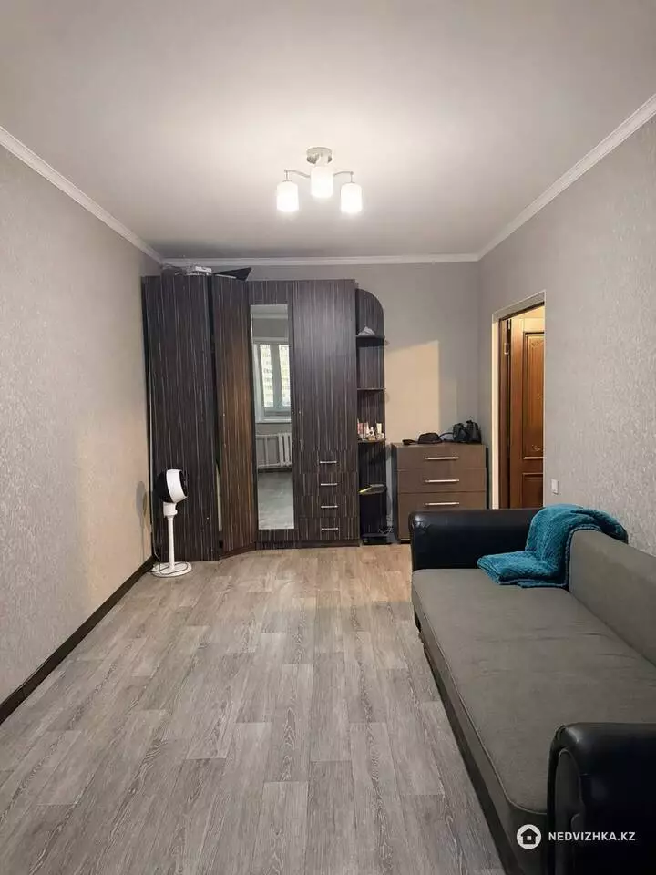 1-комнатная квартира, этаж 9 из 9, 36 м², фотография 2