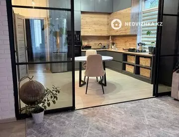 2-комнатная квартира, этаж 1 из 3, 70 м², миниатюра 2