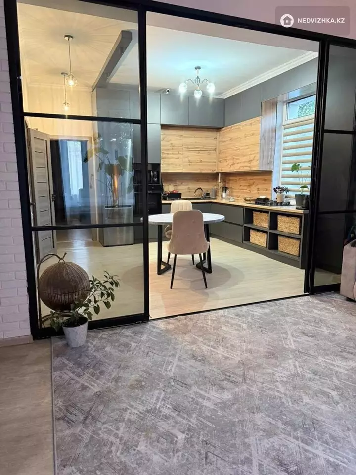 2-комнатная квартира, этаж 1 из 3, 70 м², фотография 2