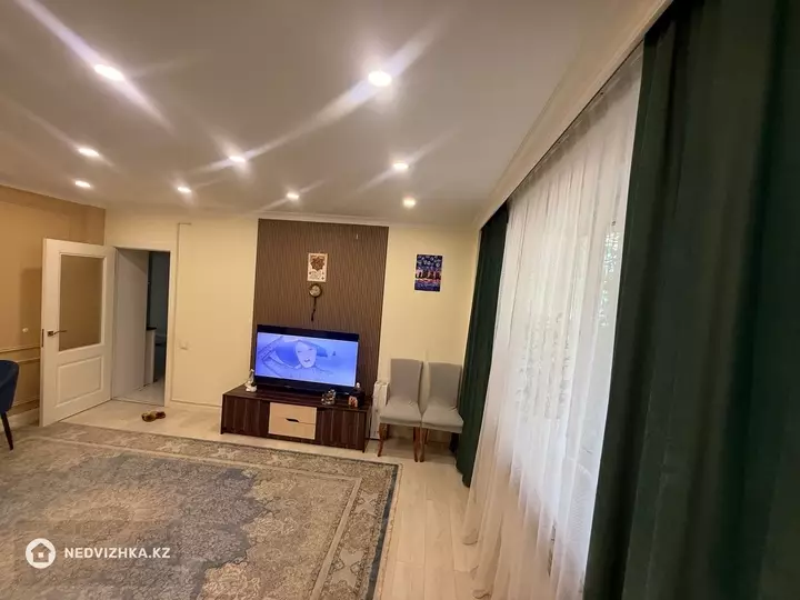 4-комнатная квартира, этаж 1 из 9, 95 м², фотография 3