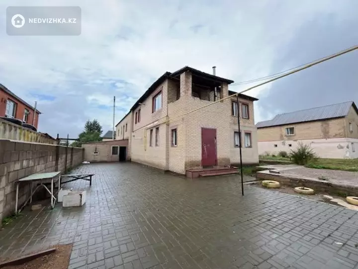 6-комнатный дом, 10 соток, 300 м²