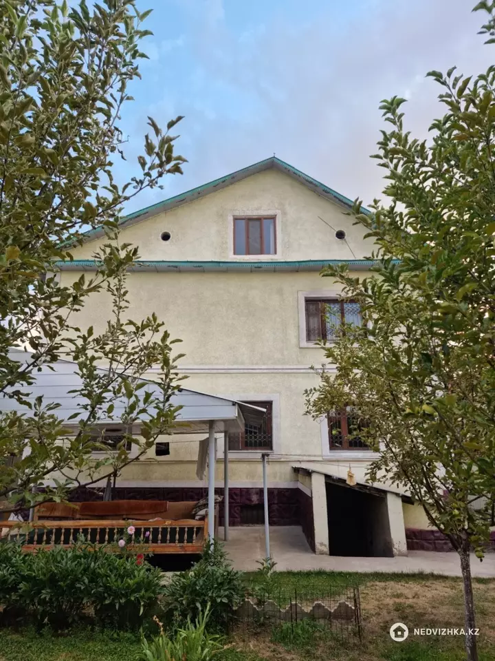 5-комнатный дом, 8 соток, 400 м²