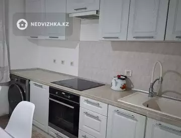 2-комнатная квартира, этаж 8 из 12, 55 м², На длительный срок