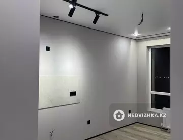 1-комнатная квартира, этаж 6 из 9, 36 м², миниатюра 3