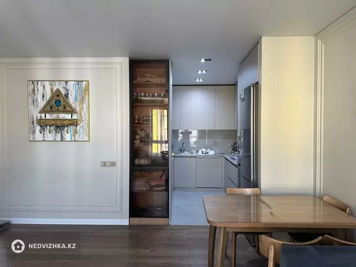 3-комнатная квартира, этаж 9 из 9, 79 м², фотография 2