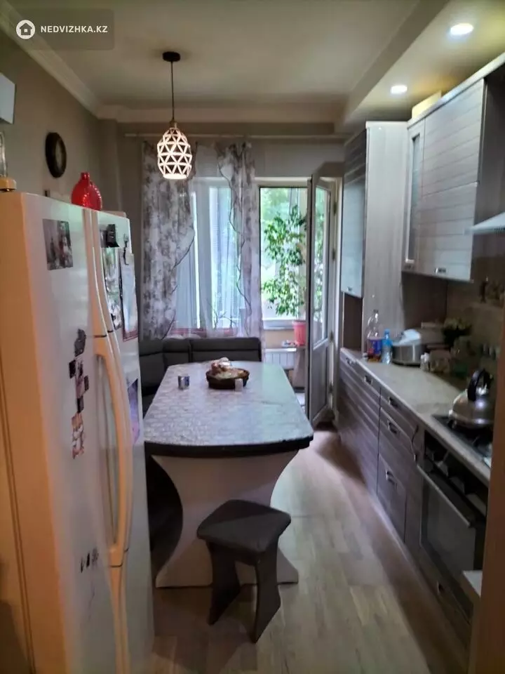 3-комнатная квартира, этаж 1 из 5, 67 м², фотография 2