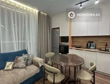 2-комнатная квартира, этаж 8 из 9, 52 м², миниатюра 1
