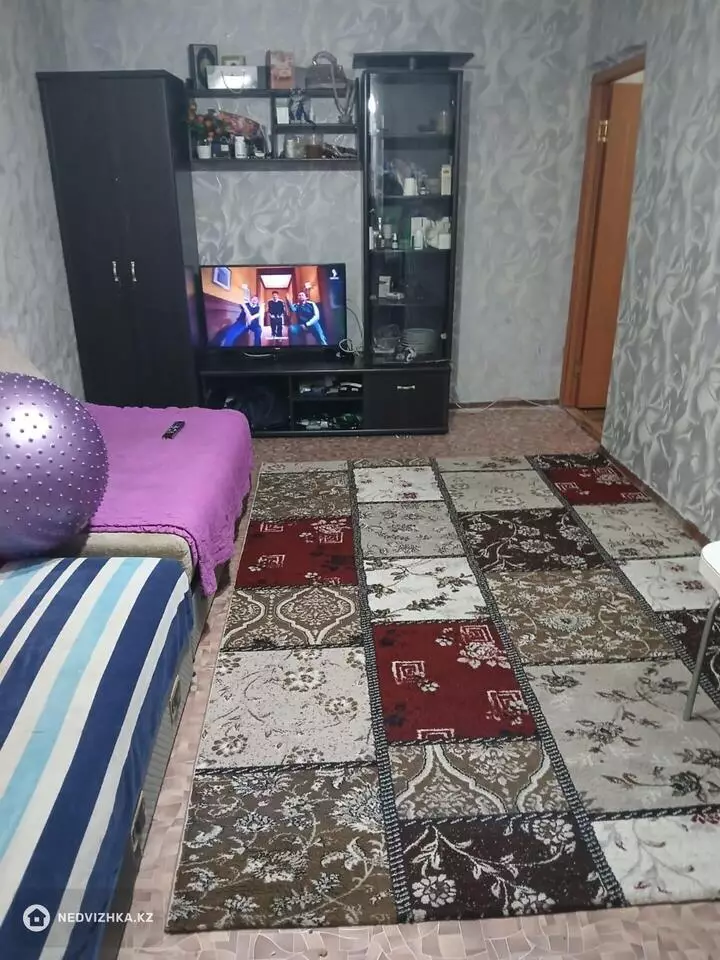 2-комнатная квартира, этаж 4 из 5, 45 м², На длительный срок, фотография 3