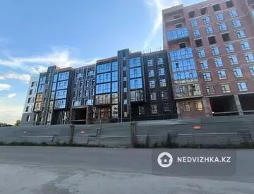2-комнатная квартира, этаж 3 из 6, 64 м², миниатюра 2