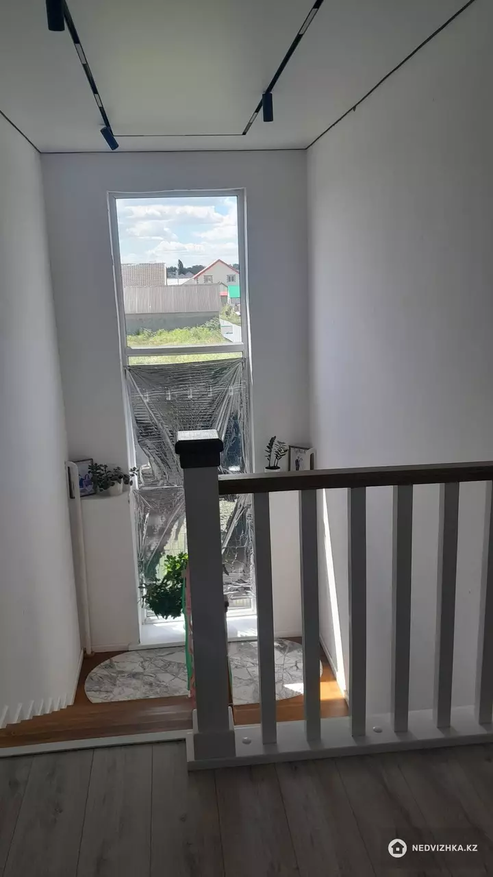 6-комнатный дом, 12 соток, 242 м², фотография 4