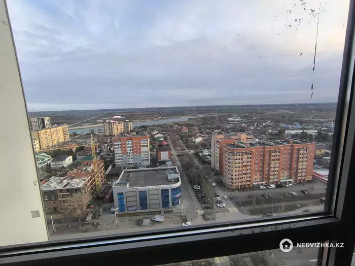 2-комнатная квартира, этаж 16 из 19, 52 м², фотография 3