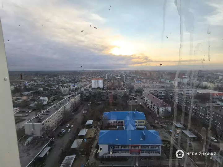 2-комнатная квартира, этаж 16 из 19, 52 м², фотография 4