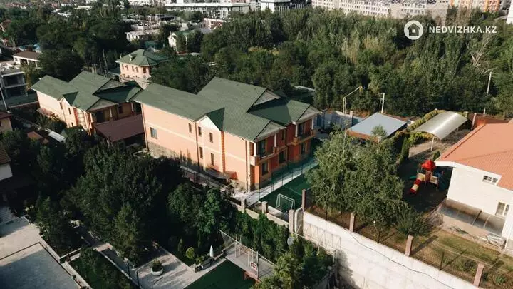 7-комнатный дом, 20 соток, 900 м²