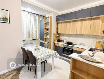 3-комнатная квартира, этаж 1 из 9, 85 м², миниатюра 1