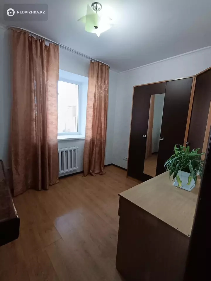 3-комнатная квартира, этаж 8 из 12, 65 м², фотография 2