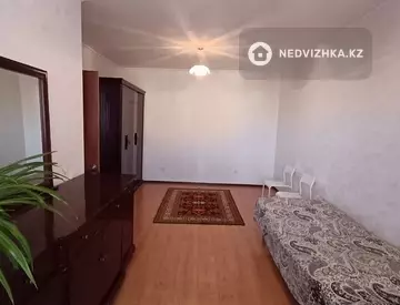 3-комнатная квартира, этаж 8 из 12, 65 м², миниатюра 1