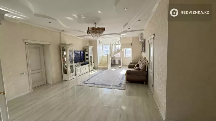 5-комнатный дом, 8 соток, 230 м²