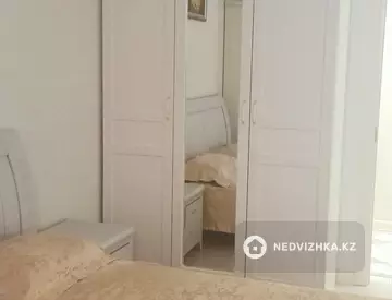 3-комнатная квартира, этаж 1 из 6, 90 м², Посуточно, миниатюра 6