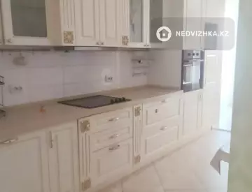 3-комнатная квартира, этаж 1 из 6, 90 м², Посуточно, миниатюра 10