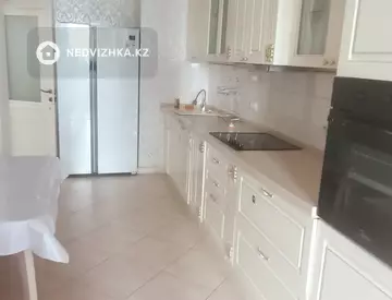 3-комнатная квартира, этаж 1 из 6, 90 м², Посуточно, миниатюра 12