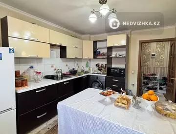 3-комнатная квартира, этаж 8 из 10, 82 м², миниатюра 4