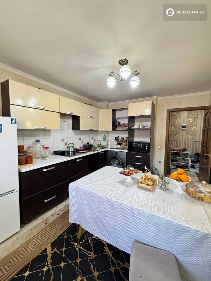 3-комнатная квартира, этаж 8 из 10, 82 м², фотография 4
