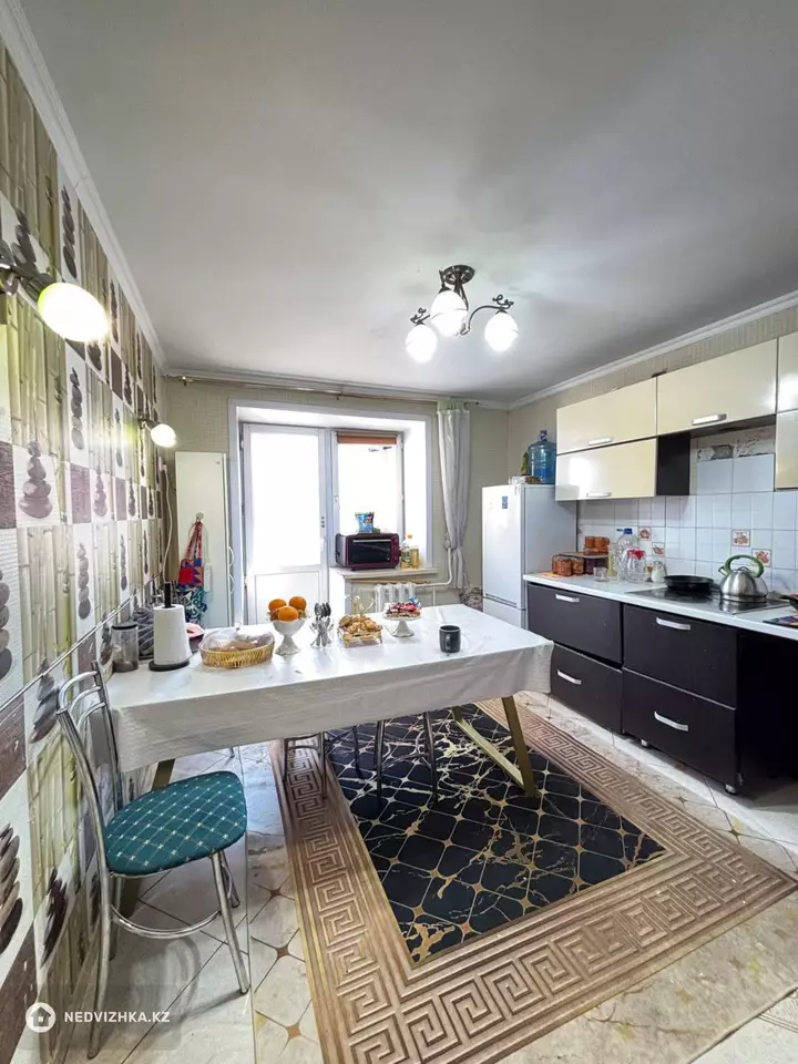 3-комнатная квартира, этаж 8 из 10, 82 м²