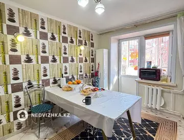 3-комнатная квартира, этаж 8 из 10, 82 м², миниатюра 3