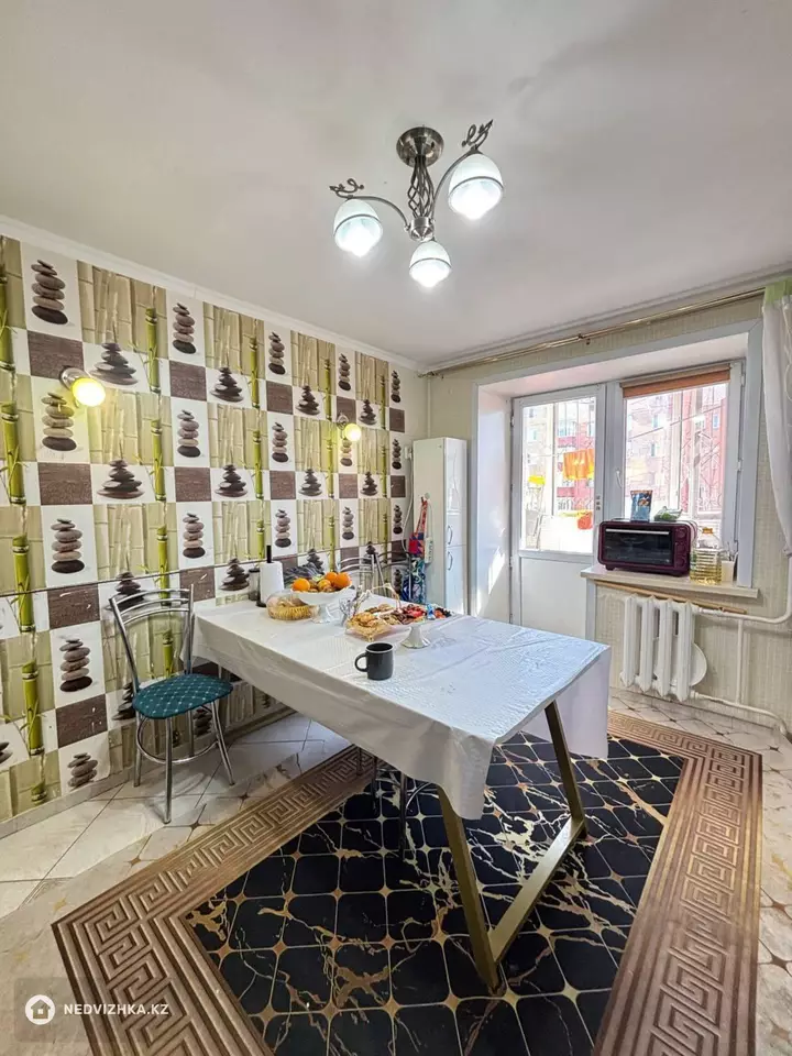 3-комнатная квартира, этаж 8 из 10, 82 м², фотография 3