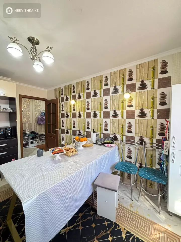 3-комнатная квартира, этаж 8 из 10, 82 м², фотография 5