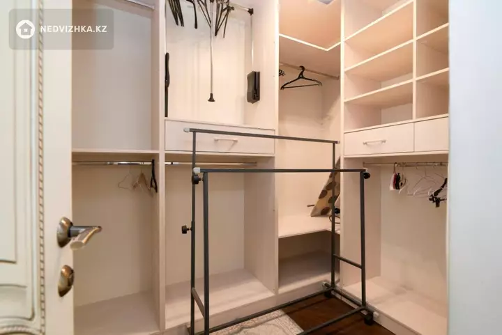 3-комнатная квартира, этаж 5 из 6, 111 м², фотография 4